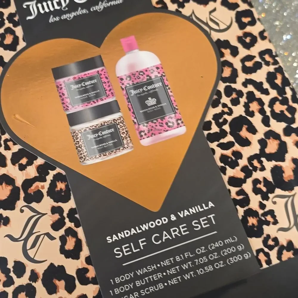 Juicy Couture‎ Sandalwood & Vanilla Self Care Set - Picture 4 of 6